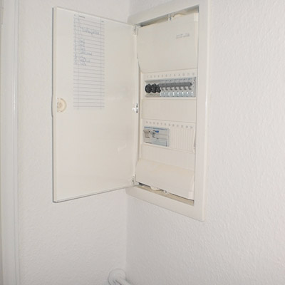 Komplettsanierung, Trockenbau, Malerarbeiten, Fliesenarbeiten, Sanitärarbeiten, Badeinrichtung, Elektroarbeiten, Lichttechnik